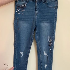 Distressed ripped skinny jeans with pearls